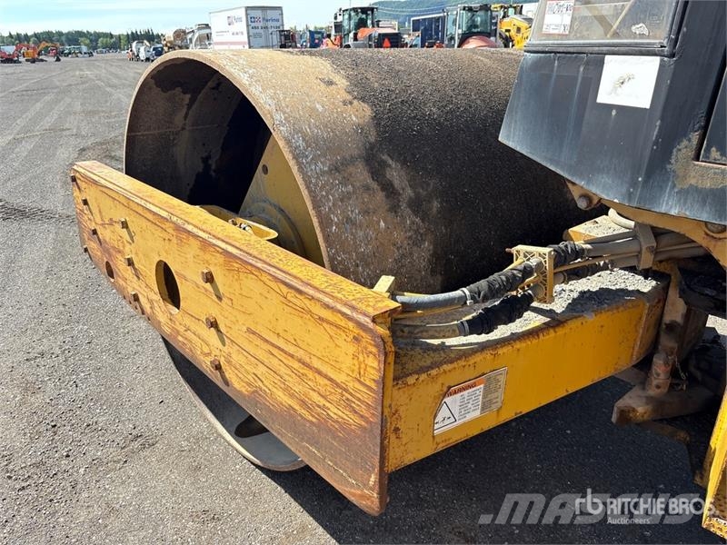 CAT CS563C Smooth Drum Compactor مداحل أحادية الأسطوانة