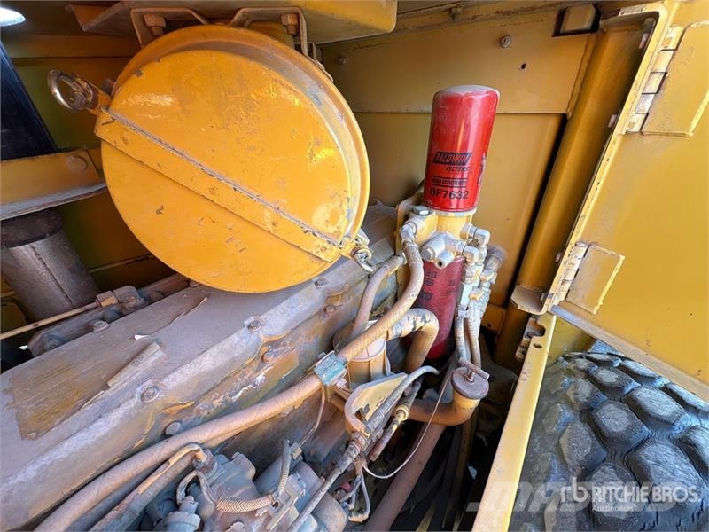 CAT CS563C Smooth Drum Compactor مداحل أحادية الأسطوانة