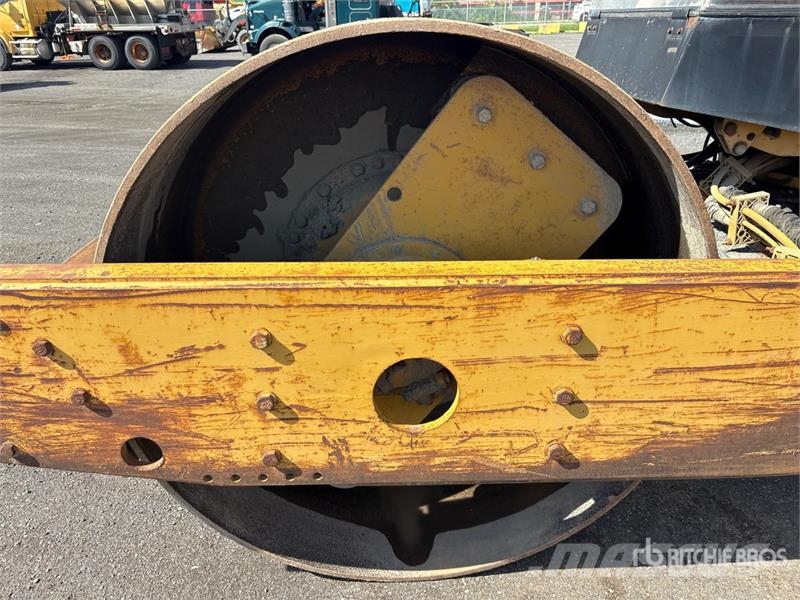 CAT CS563C Smooth Drum Compactor مداحل أحادية الأسطوانة