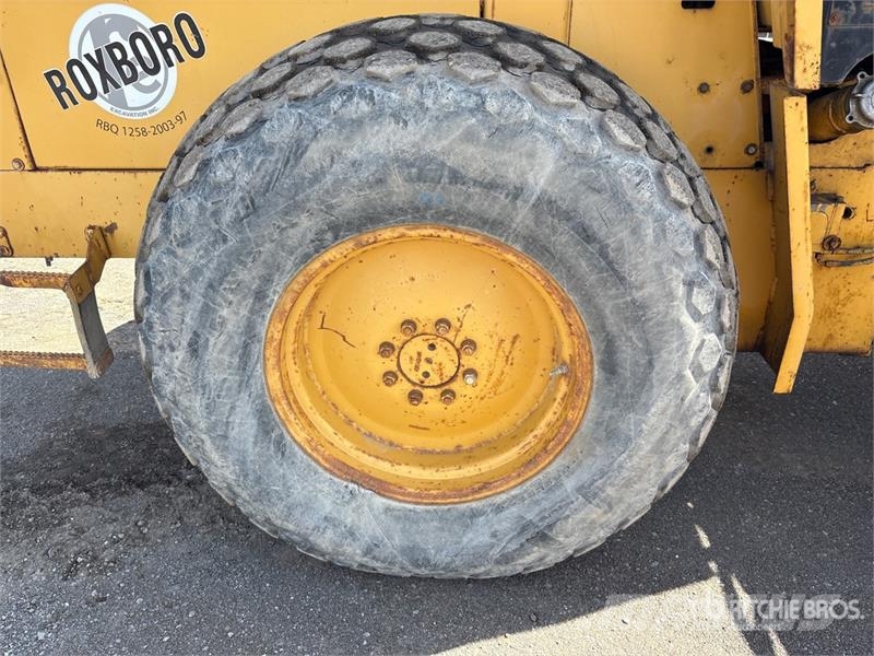 CAT CS563C Smooth Drum Compactor مداحل أحادية الأسطوانة