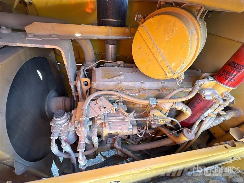 CAT CS563C Smooth Drum Compactor مداحل أحادية الأسطوانة