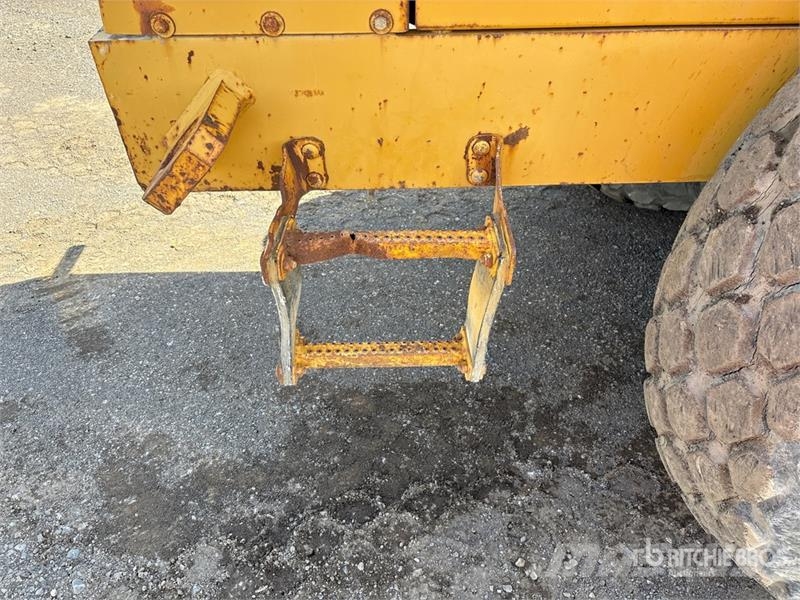 CAT CS563C Smooth Drum Compactor مداحل أحادية الأسطوانة