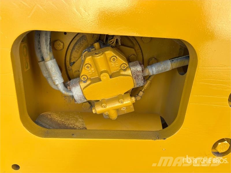 CAT CS56B Smooth Drum Compactor Valjci sa jednim bubnjem