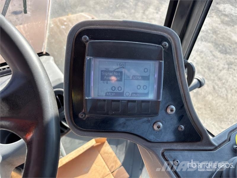 CAT CS56B Smooth Drum Compactor Valjci sa jednim bubnjem
