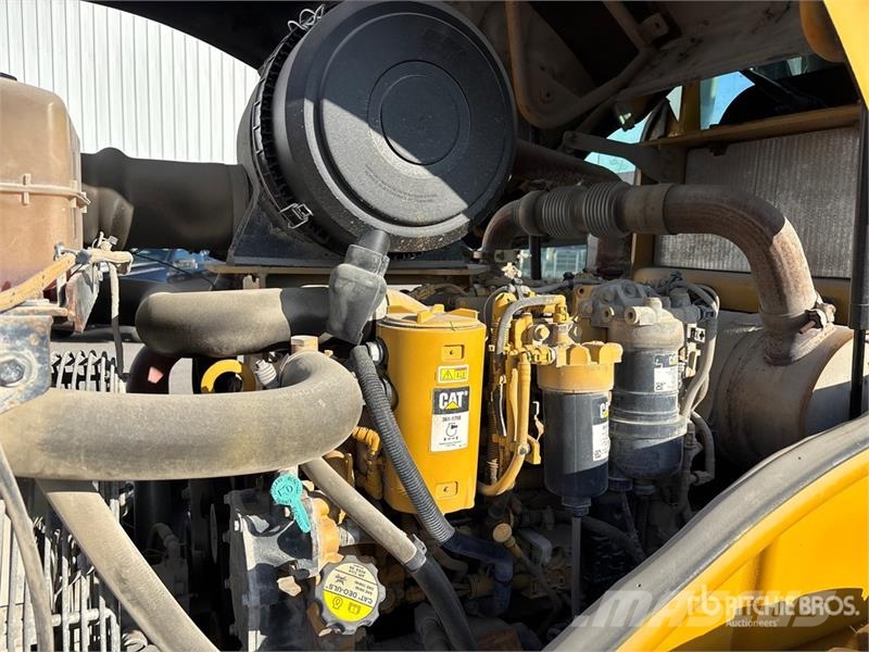 CAT CS56B Smooth Drum Compactor Valjci sa jednim bubnjem