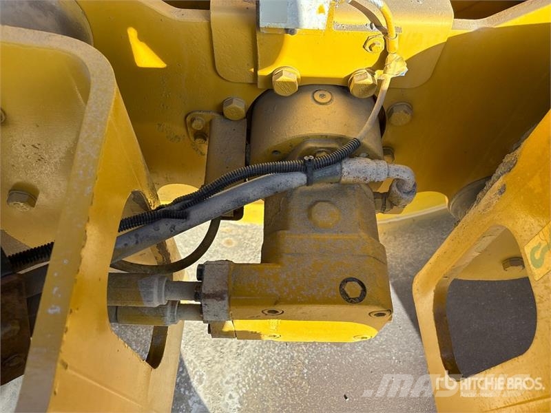 CAT CS56B Smooth Drum Compactor Valjci sa jednim bubnjem