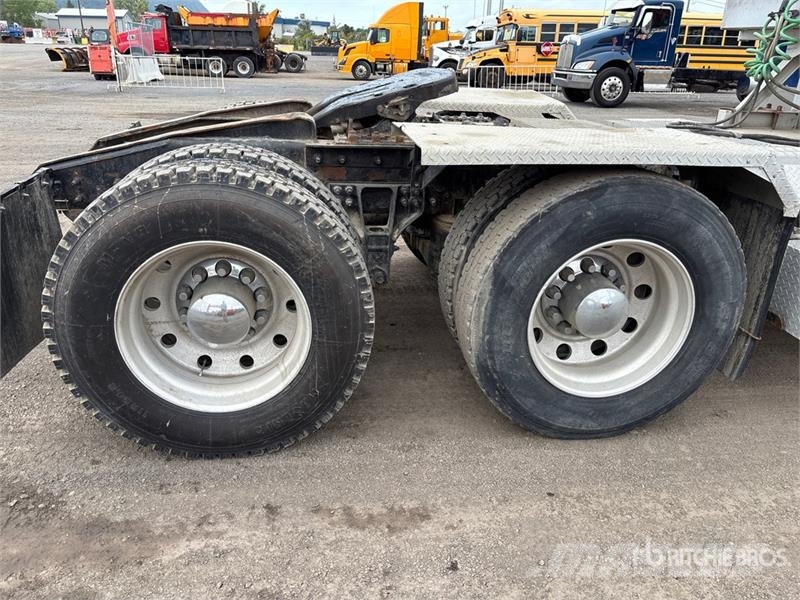 CAT CT660L Vilcēji
