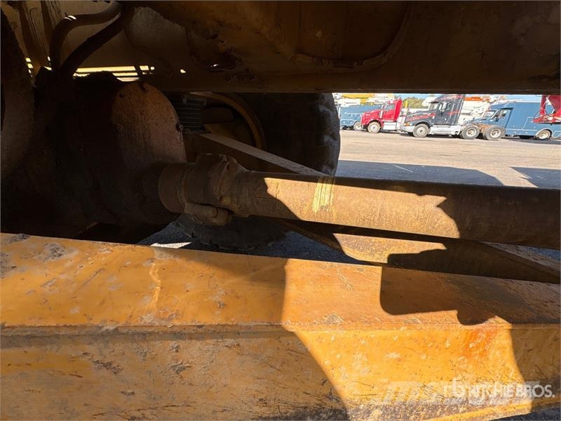 CAT D250E Series II Articulated Dump Truck Dumper - Knickgelenk