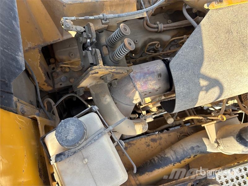 CAT D250E Series II Articulated Dump Truck Dumper - Knickgelenk
