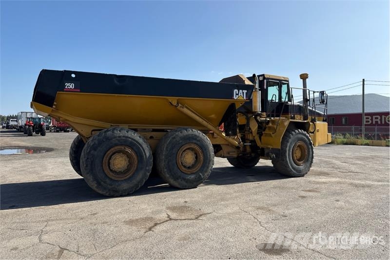 CAT D250E Series II Articulated Dump Truck Dumper - Knickgelenk
