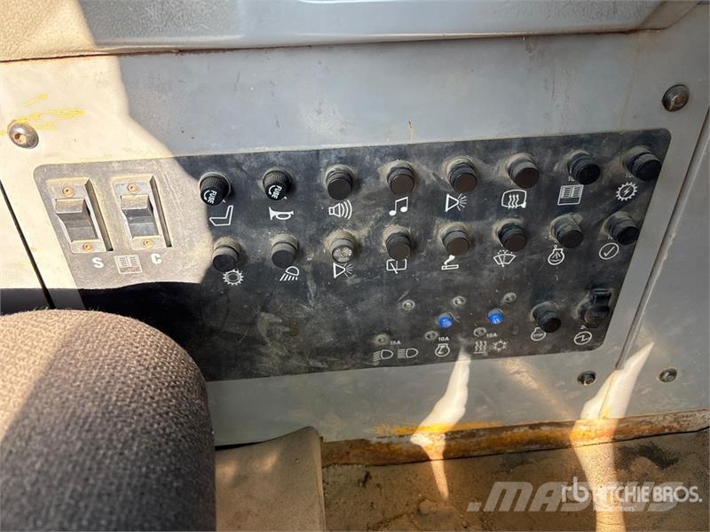 CAT D250E Series II Articulated Dump Truck Dumper - Knickgelenk