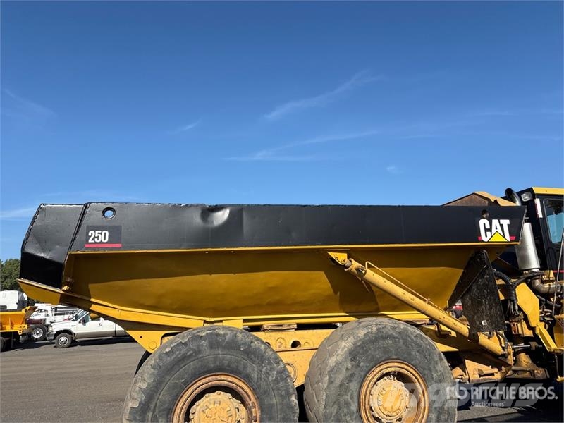 CAT D250E Series II Articulated Dump Truck Dumper - Knickgelenk