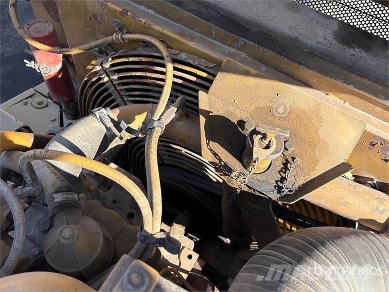 CAT D250E Series II Articulated Dump Truck Dumper - Knickgelenk