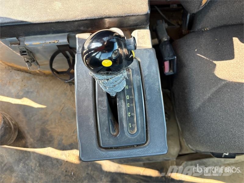 CAT D250E Series II Articulated Dump Truck Dumper - Knickgelenk