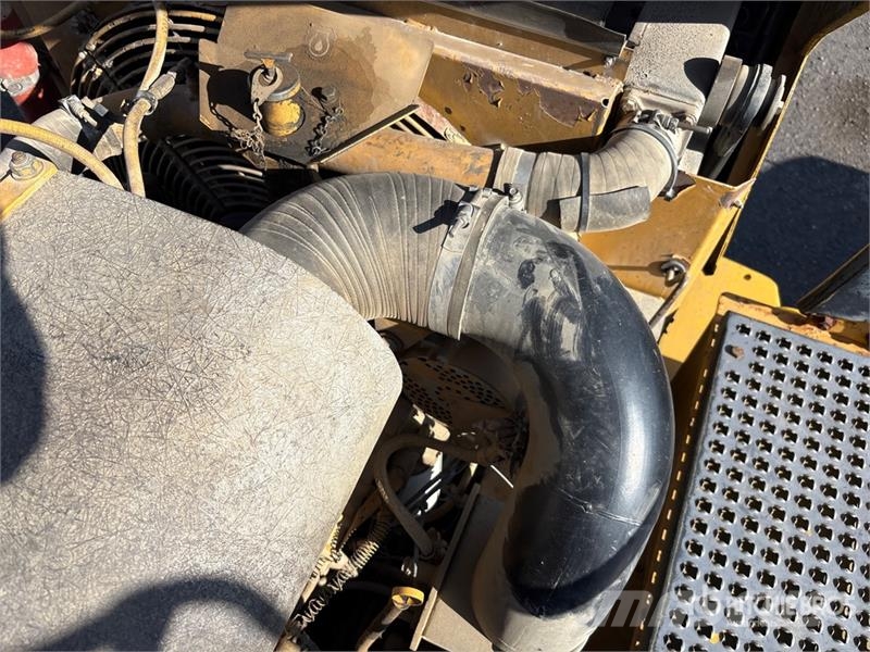 CAT D250E Series II Articulated Dump Truck Dumper - Knickgelenk