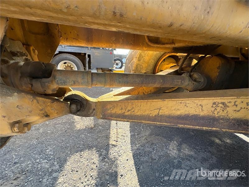 CAT D250E Series II Articulated Dump Truck Dumper - Knickgelenk