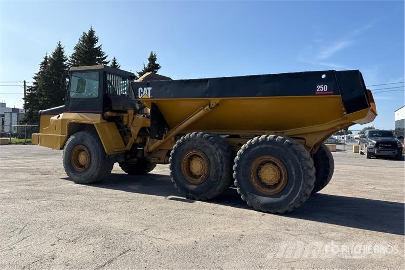 CAT D250E Series II Articulated Dump Truck Dumper - Knickgelenk