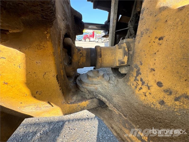 CAT D250E Series II Articulated Dump Truck Dumper - Knickgelenk