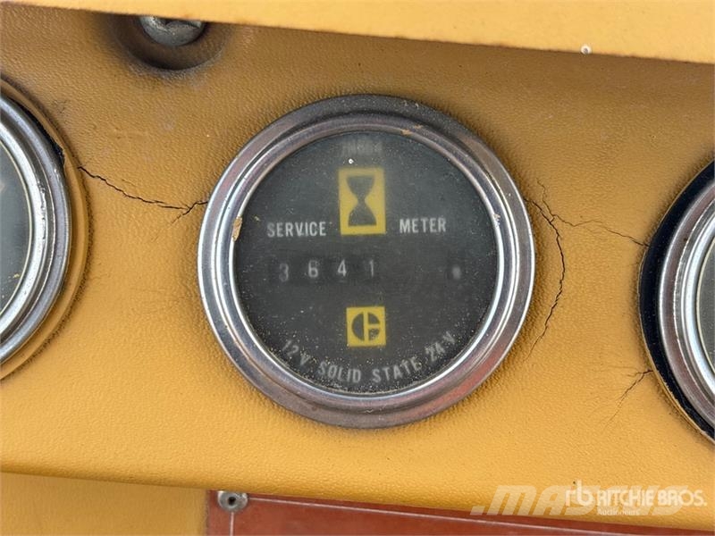 CAT D3B Crawler Dozer Buldožeri guseničari