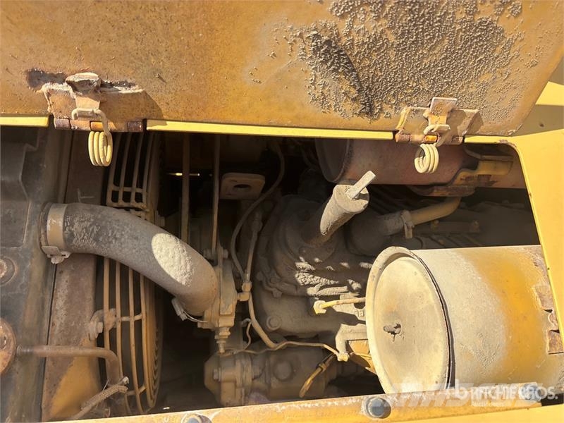 CAT D3B Crawler Dozer Buldožeri guseničari