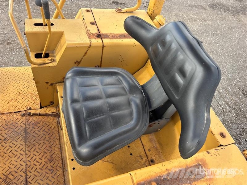 CAT D3B Crawler Dozer Buldožeri guseničari