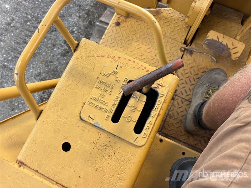CAT D3B Crawler Dozer Buldožeri guseničari