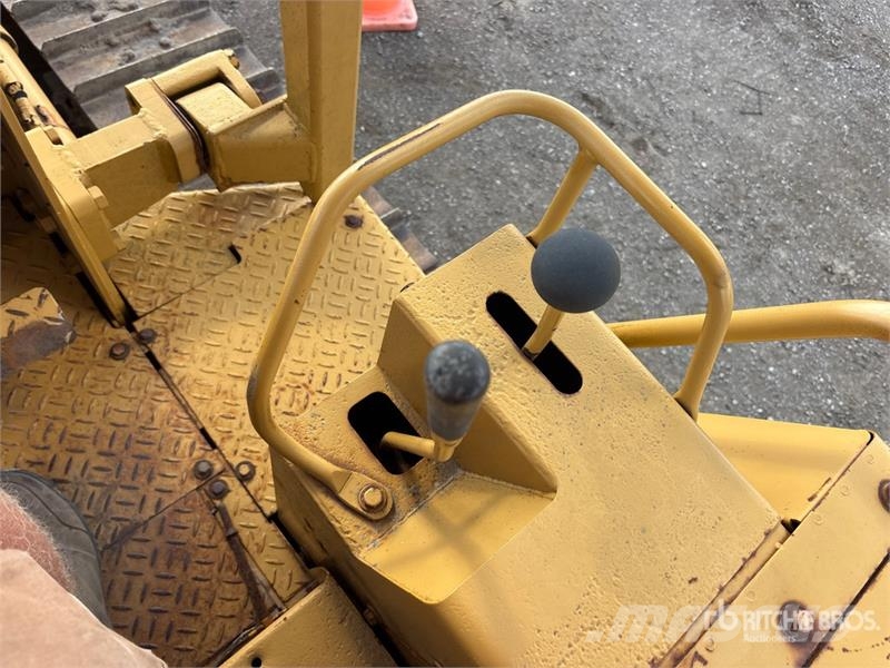 CAT D3B Crawler Dozer Buldožeri guseničari