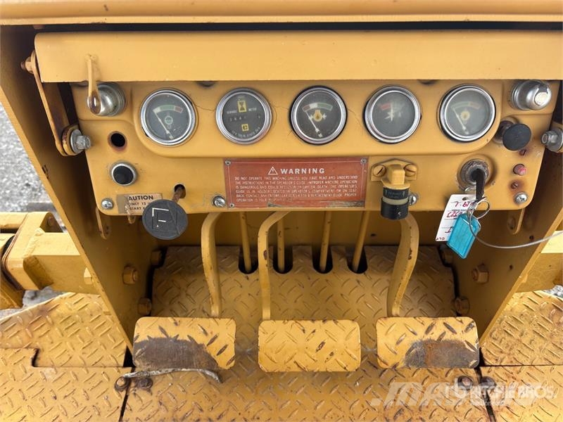 CAT D3B Crawler Dozer Buldožeri guseničari
