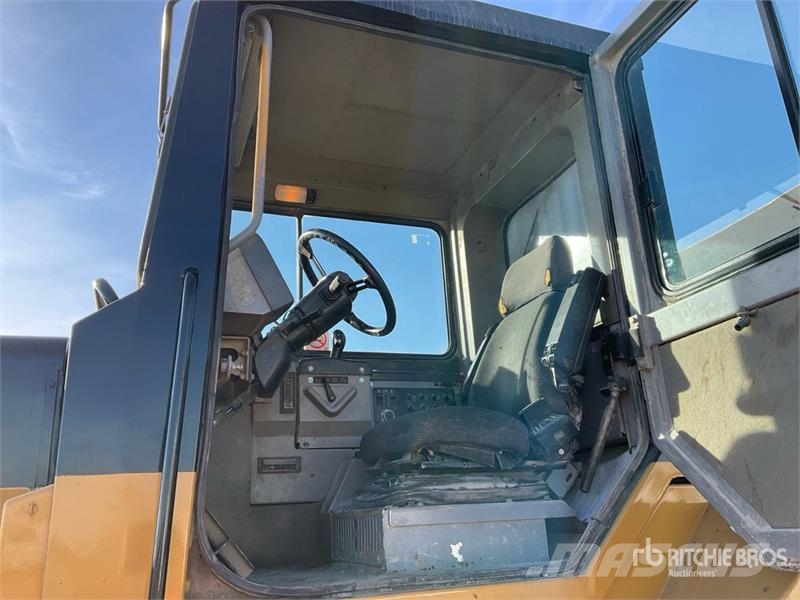 CAT D400 Series II Articulated Dump Truck Csuklósdömperek