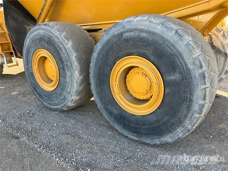 CAT D400 Series II Articulated Dump Truck Csuklósdömperek