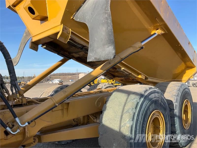 CAT D400 Series II Articulated Dump Truck Csuklósdömperek