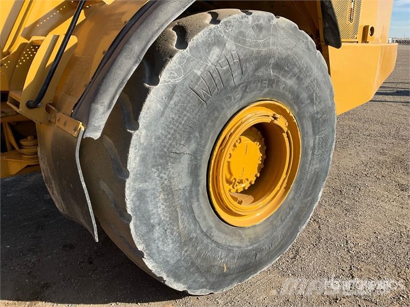 CAT D400 Series II Articulated Dump Truck Csuklósdömperek
