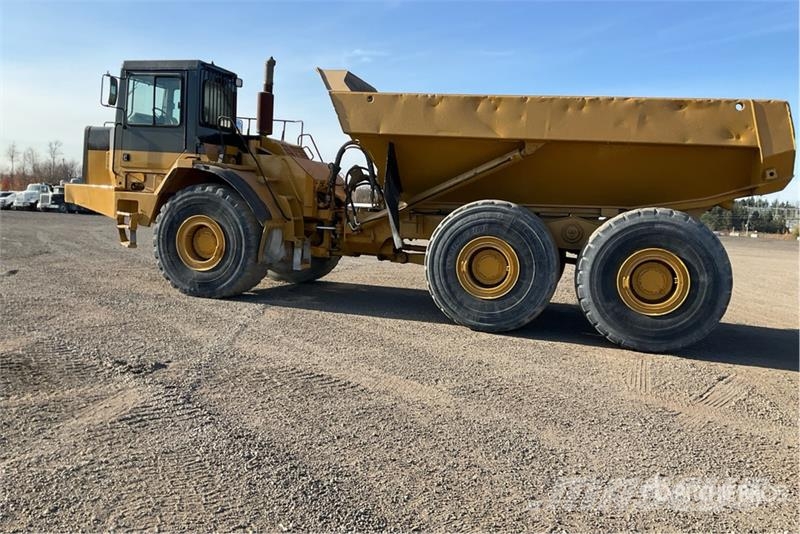 CAT D400 Series II Articulated Dump Truck Csuklósdömperek