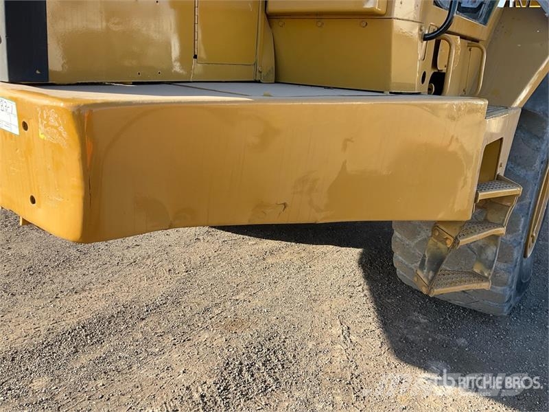 CAT D400 Series II Articulated Dump Truck Csuklósdömperek
