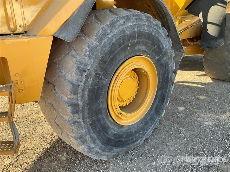 CAT D400 Series II Articulated Dump Truck Csuklósdömperek