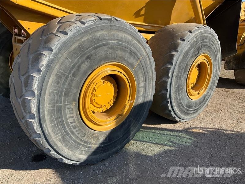 CAT D400 Series II Articulated Dump Truck Csuklósdömperek