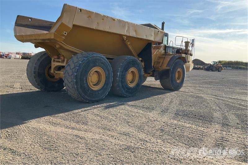 CAT D400 Series II Articulated Dump Truck Csuklósdömperek