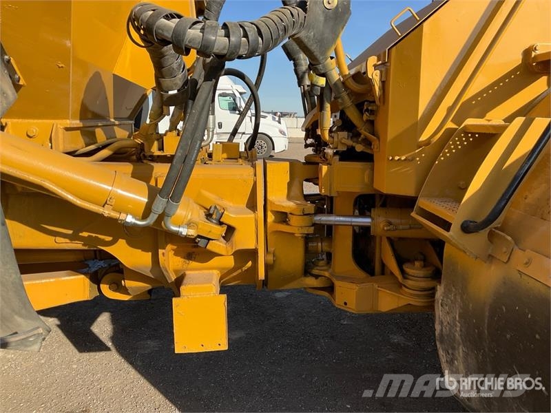 CAT D400 Series II Articulated Dump Truck Csuklósdömperek