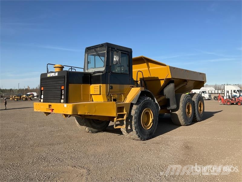 CAT D400 Series II Articulated Dump Truck Csuklósdömperek
