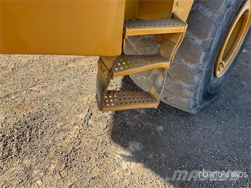 CAT D400 Series II Articulated Dump Truck Csuklósdömperek