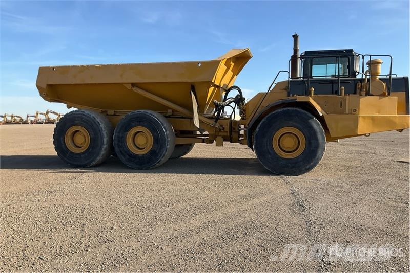CAT D400 Series II Articulated Dump Truck Csuklósdömperek
