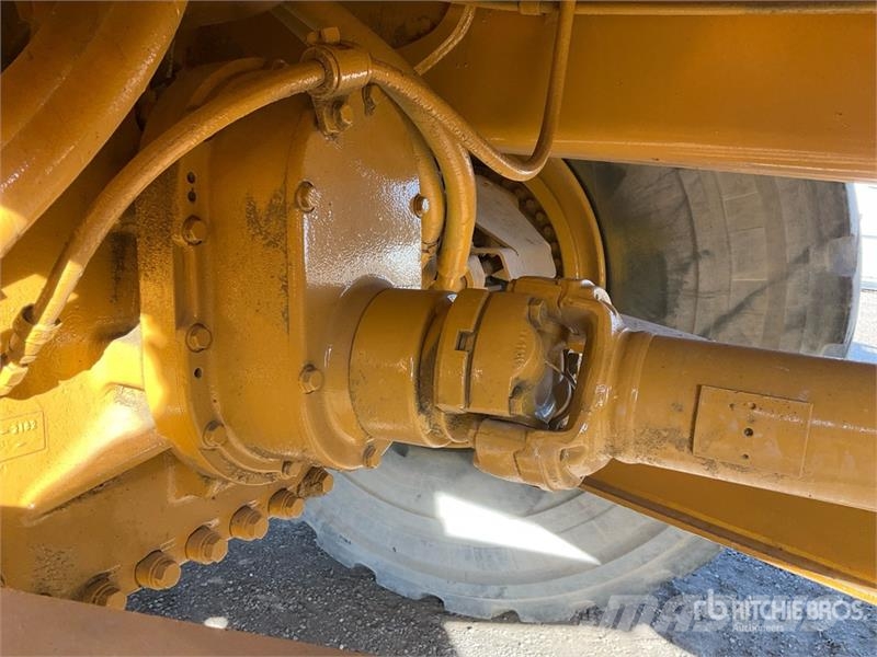 CAT D400 Series II Articulated Dump Truck Csuklósdömperek