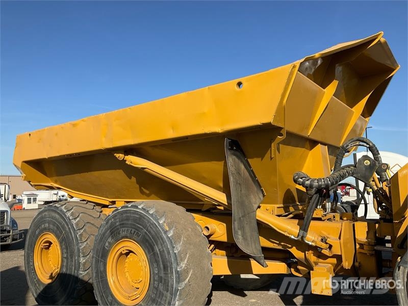 CAT D400 Series II Articulated Dump Truck Csuklósdömperek