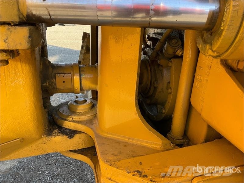 CAT D400 Series II Articulated Dump Truck Csuklósdömperek