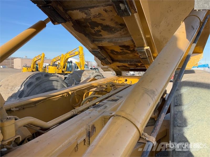 CAT D400 Series II Articulated Dump Truck Csuklósdömperek