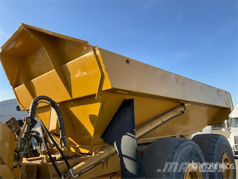 CAT D400 Series II Articulated Dump Truck Csuklósdömperek