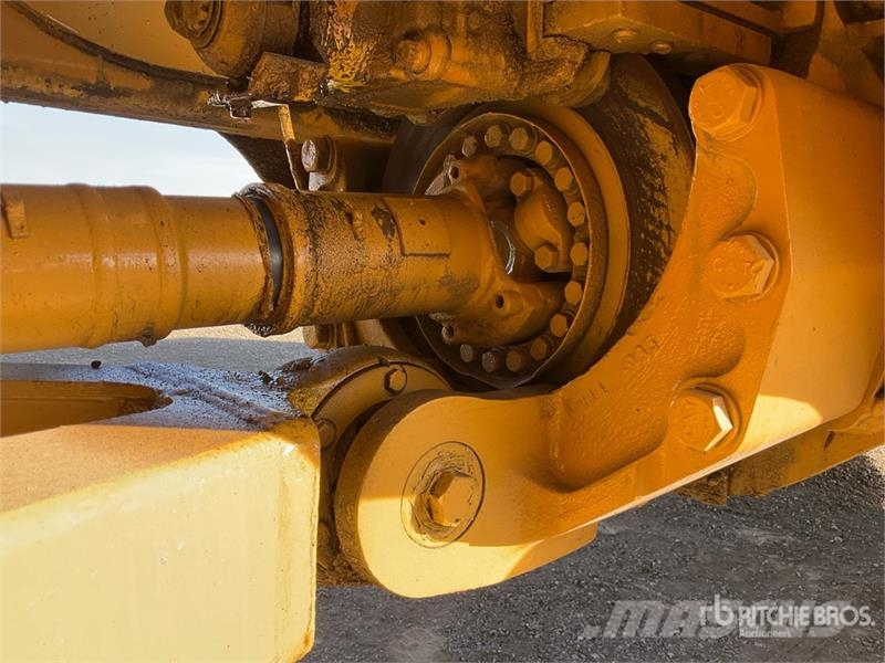 CAT D400 Series II Articulated Dump Truck Csuklósdömperek