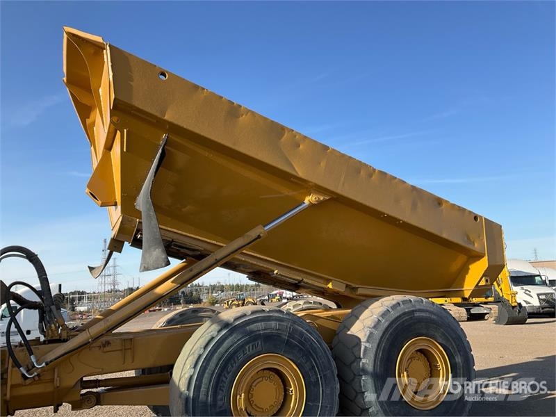 CAT D400 Series II Articulated Dump Truck Csuklósdömperek
