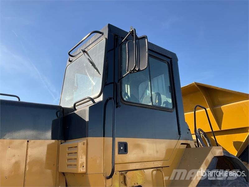 CAT D400 Series II Articulated Dump Truck Csuklósdömperek