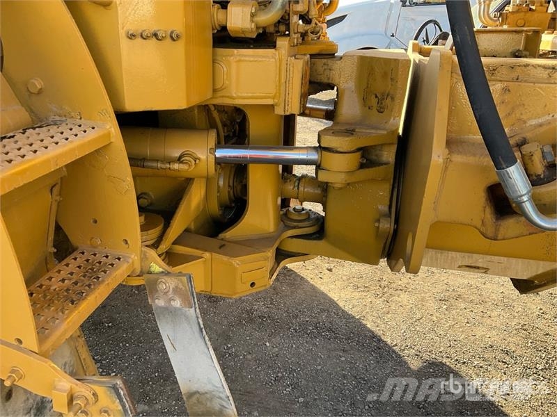 CAT D400 Series II Articulated Dump Truck Csuklósdömperek